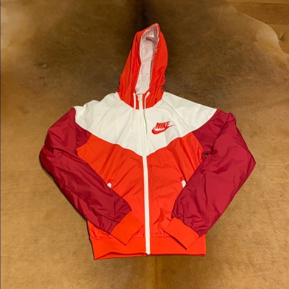 Women’s Nike Windrunner Jacket - XS